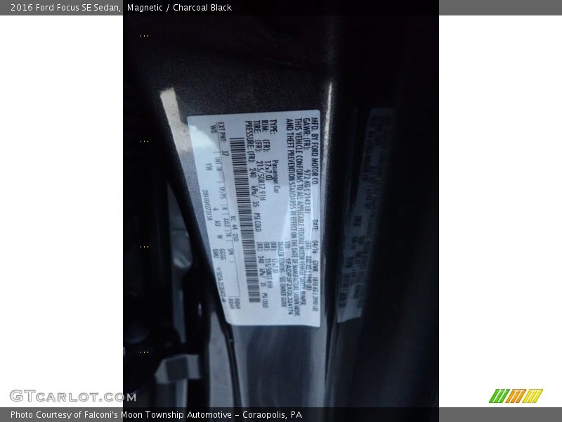 Magnetic / Charcoal Black 2016 Ford Focus SE Sedan