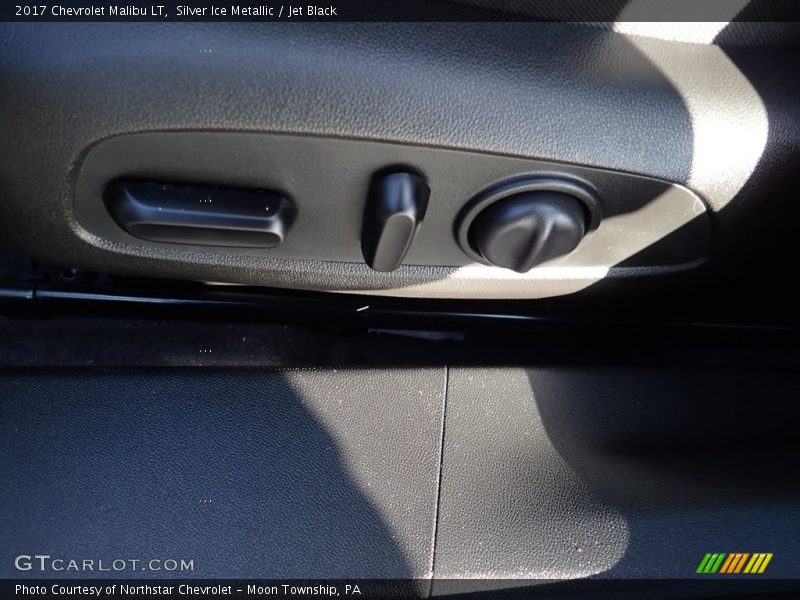 Silver Ice Metallic / Jet Black 2017 Chevrolet Malibu LT