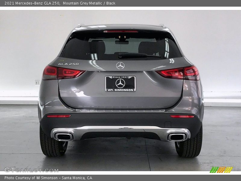 Mountain Grey Metallic / Black 2021 Mercedes-Benz GLA 250