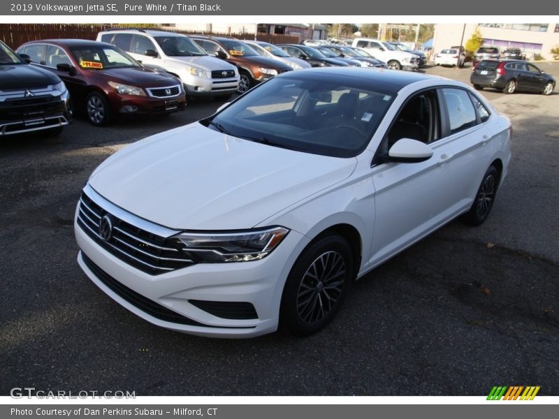 Pure White / Titan Black 2019 Volkswagen Jetta SE
