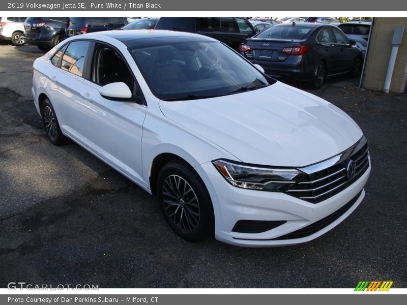 Pure White / Titan Black 2019 Volkswagen Jetta SE