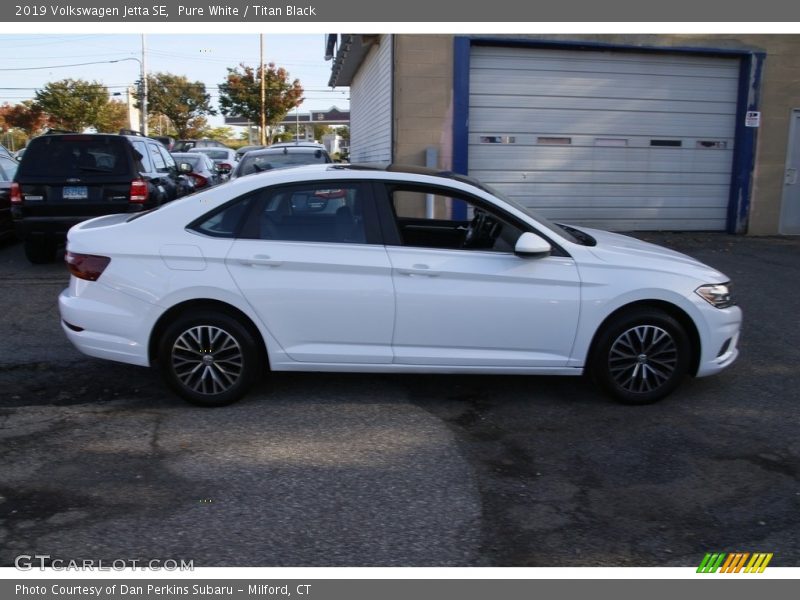 Pure White / Titan Black 2019 Volkswagen Jetta SE