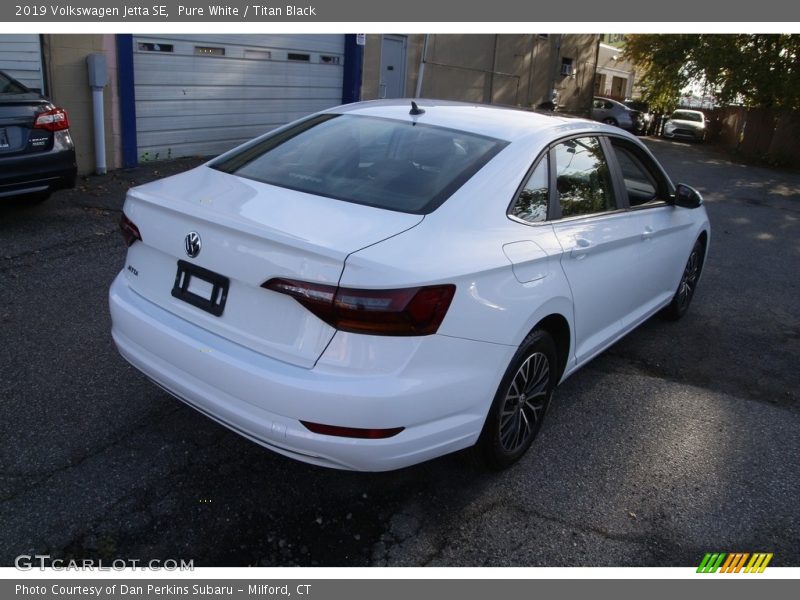 Pure White / Titan Black 2019 Volkswagen Jetta SE