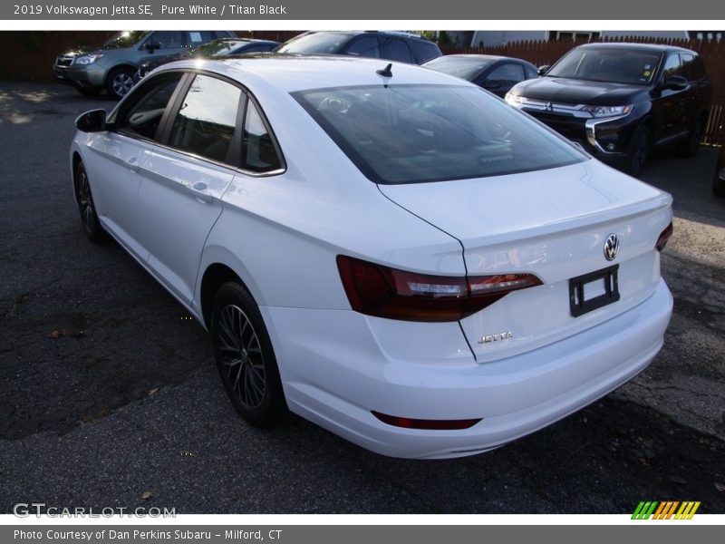 Pure White / Titan Black 2019 Volkswagen Jetta SE