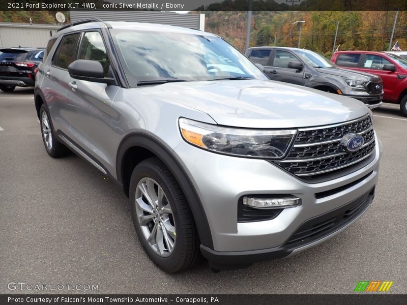 Front 3/4 View of 2021 Explorer XLT 4WD
