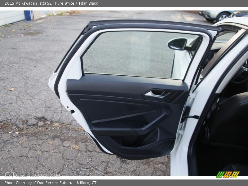 Pure White / Titan Black 2019 Volkswagen Jetta SE
