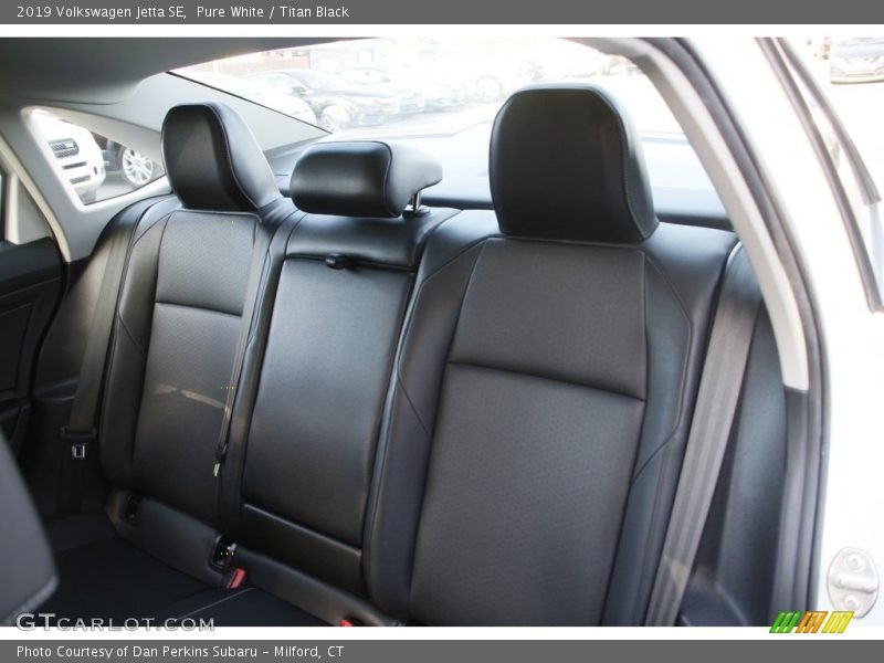Pure White / Titan Black 2019 Volkswagen Jetta SE