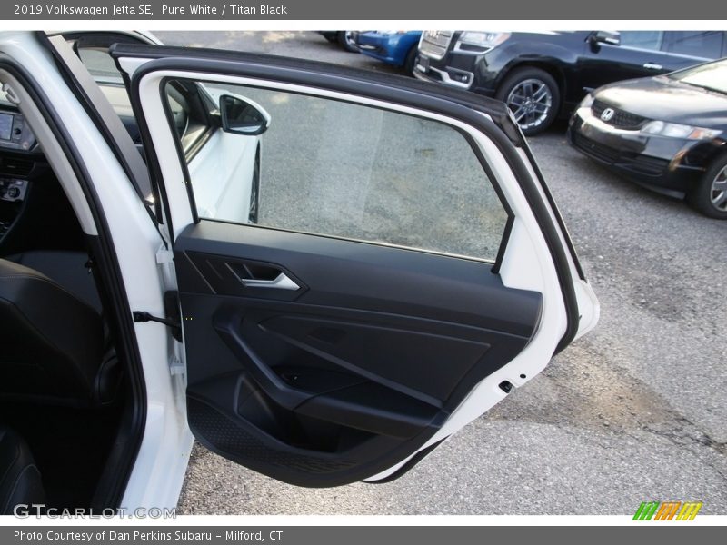 Pure White / Titan Black 2019 Volkswagen Jetta SE