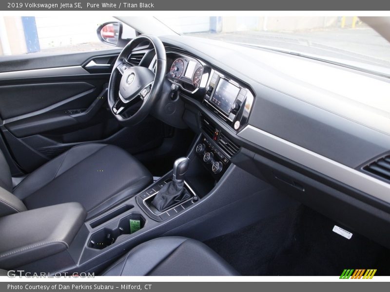 Pure White / Titan Black 2019 Volkswagen Jetta SE