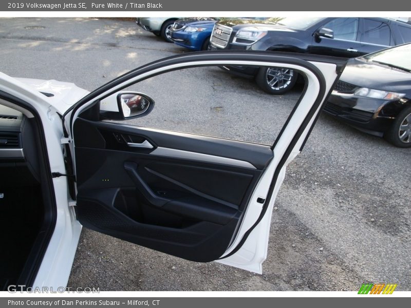 Pure White / Titan Black 2019 Volkswagen Jetta SE