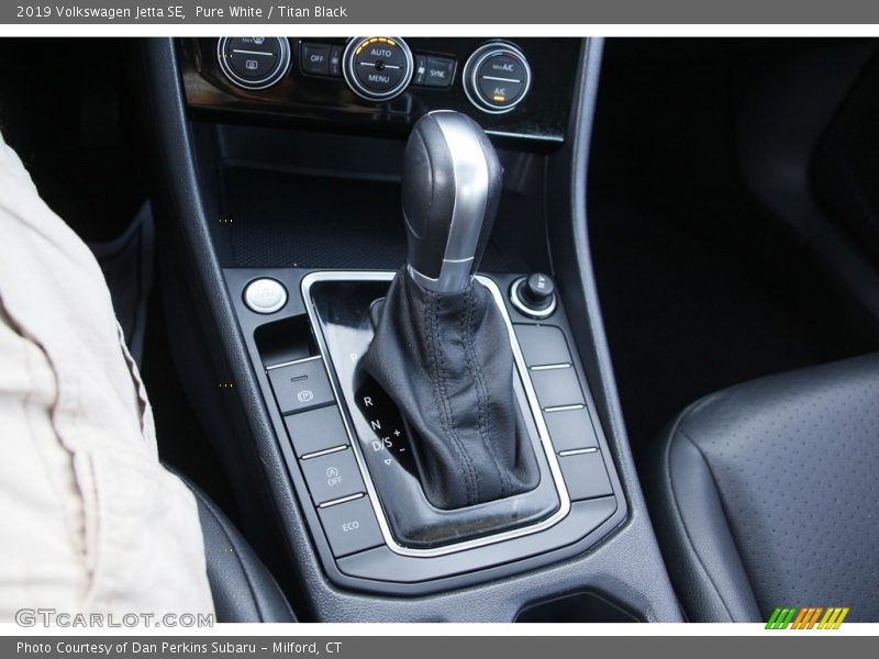 Pure White / Titan Black 2019 Volkswagen Jetta SE