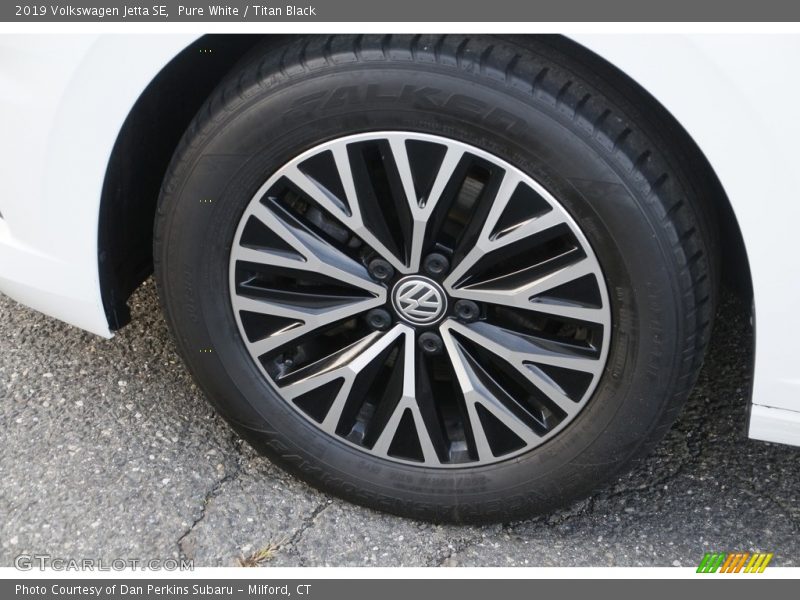 Pure White / Titan Black 2019 Volkswagen Jetta SE