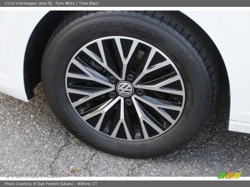 Pure White / Titan Black 2019 Volkswagen Jetta SE