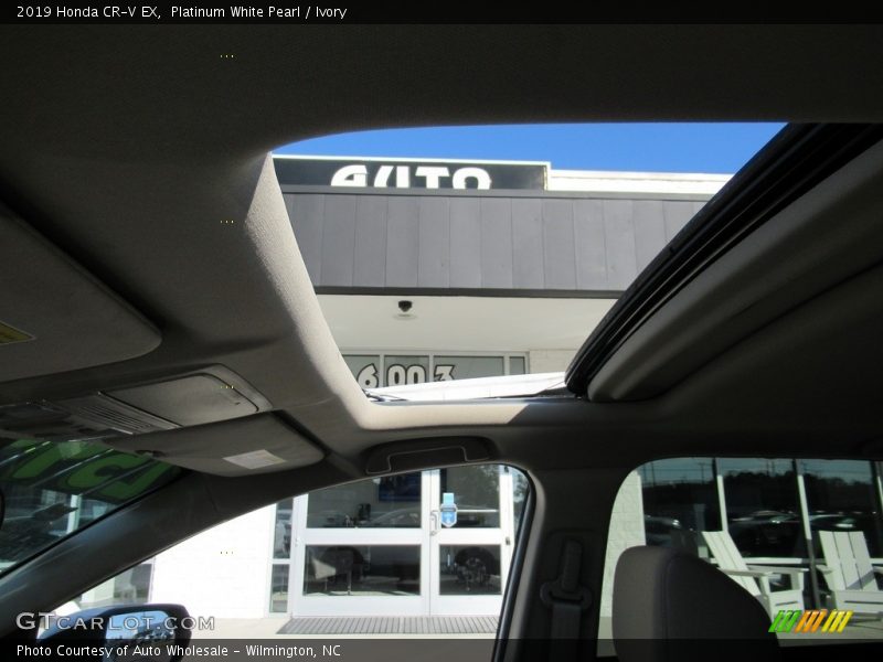 Platinum White Pearl / Ivory 2019 Honda CR-V EX