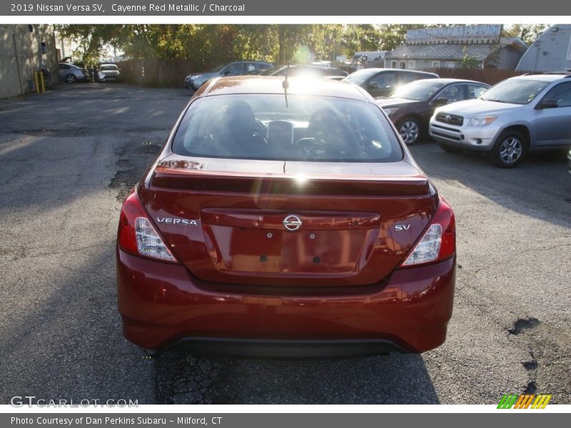 Cayenne Red Metallic / Charcoal 2019 Nissan Versa SV