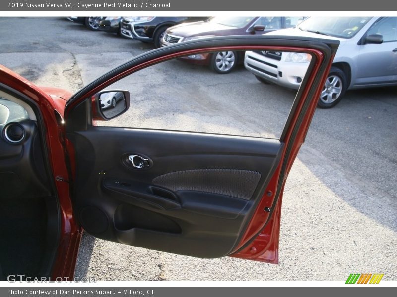 Cayenne Red Metallic / Charcoal 2019 Nissan Versa SV