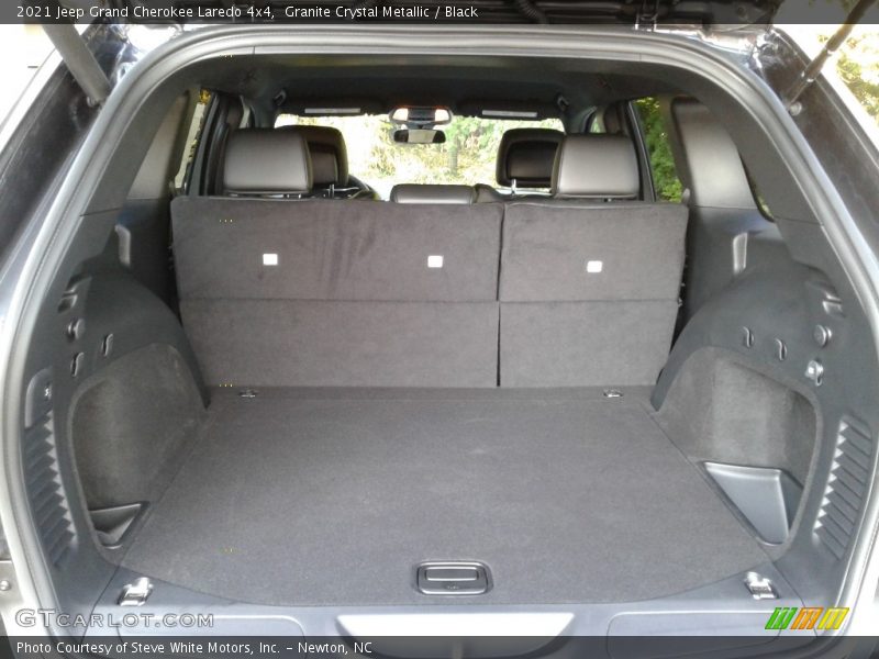  2021 Grand Cherokee Laredo 4x4 Trunk