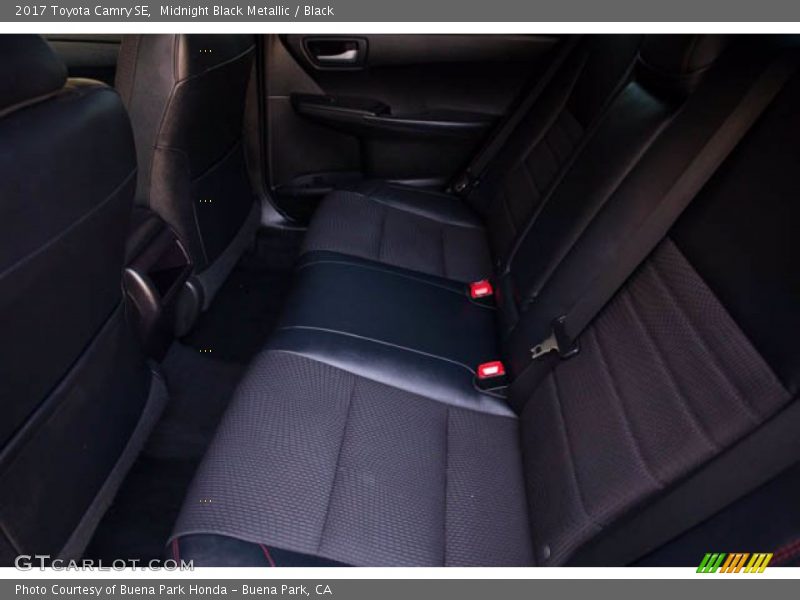 Midnight Black Metallic / Black 2017 Toyota Camry SE