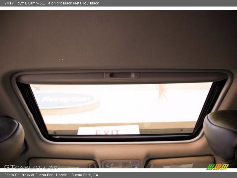 Midnight Black Metallic / Black 2017 Toyota Camry SE