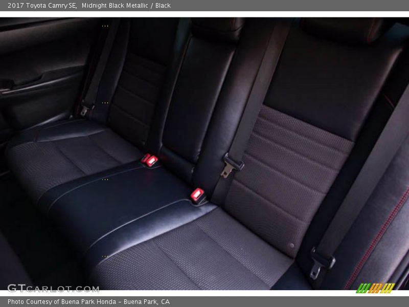 Midnight Black Metallic / Black 2017 Toyota Camry SE