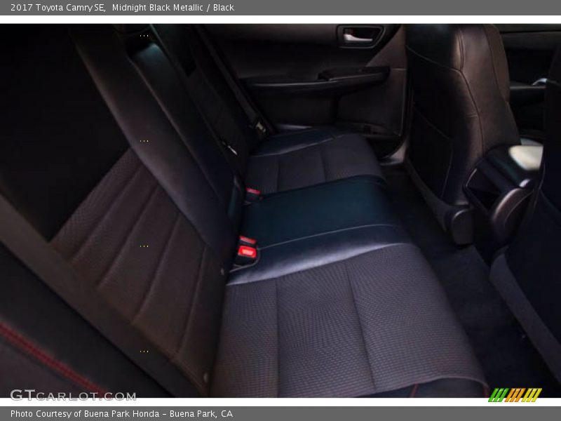 Midnight Black Metallic / Black 2017 Toyota Camry SE