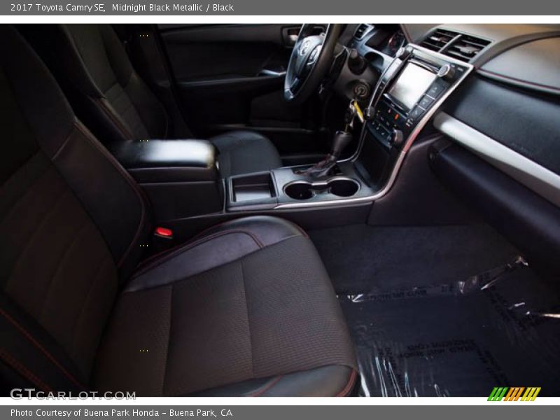 Midnight Black Metallic / Black 2017 Toyota Camry SE