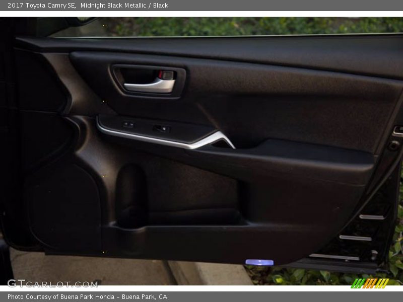 Midnight Black Metallic / Black 2017 Toyota Camry SE