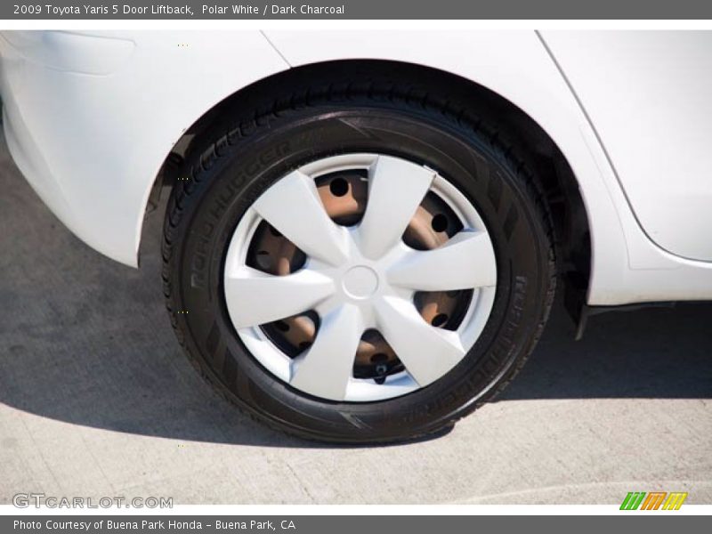 Polar White / Dark Charcoal 2009 Toyota Yaris 5 Door Liftback