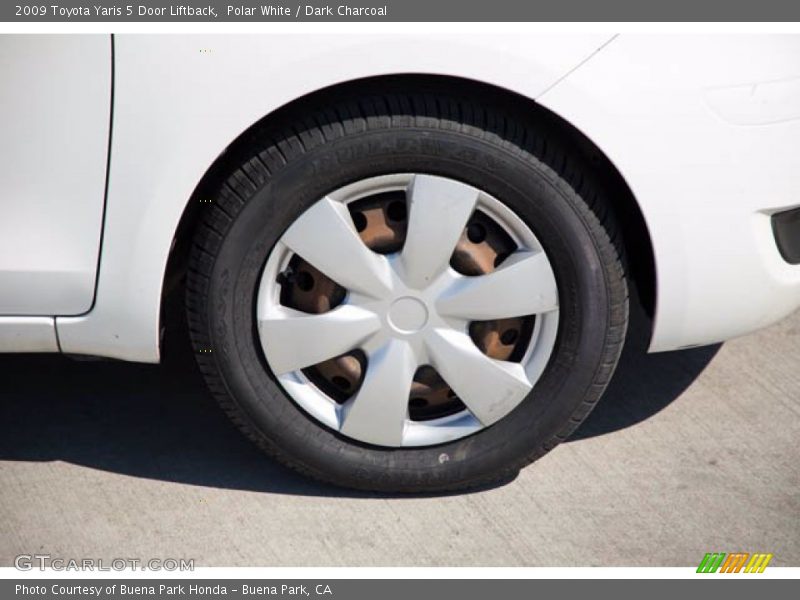 Polar White / Dark Charcoal 2009 Toyota Yaris 5 Door Liftback