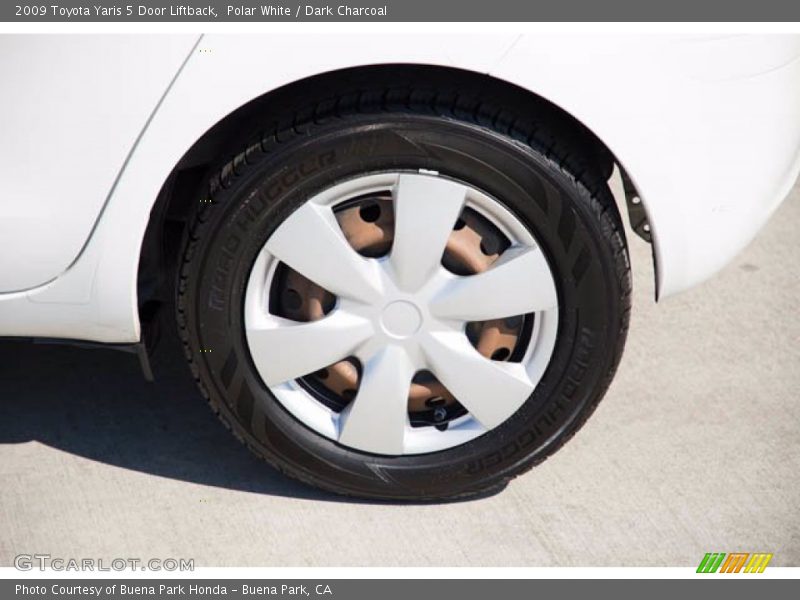 Polar White / Dark Charcoal 2009 Toyota Yaris 5 Door Liftback