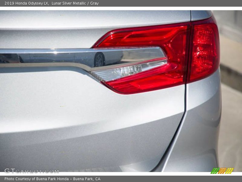 Lunar Silver Metallic / Gray 2019 Honda Odyssey LX