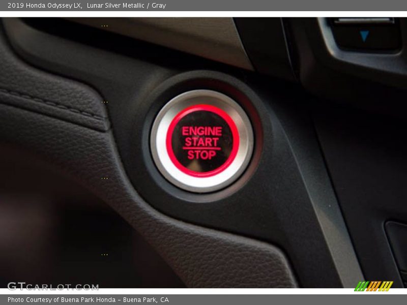 Lunar Silver Metallic / Gray 2019 Honda Odyssey LX