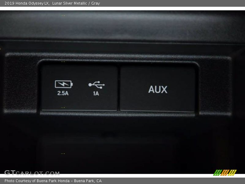 Lunar Silver Metallic / Gray 2019 Honda Odyssey LX