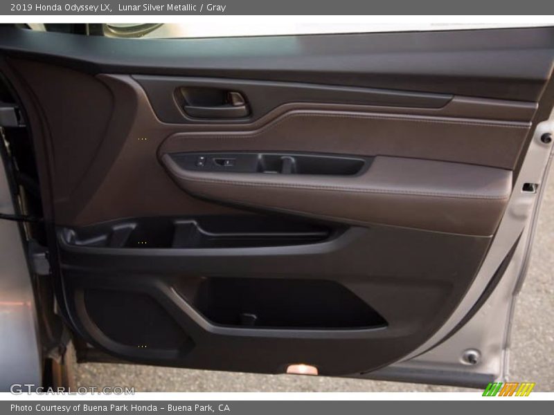 Lunar Silver Metallic / Gray 2019 Honda Odyssey LX