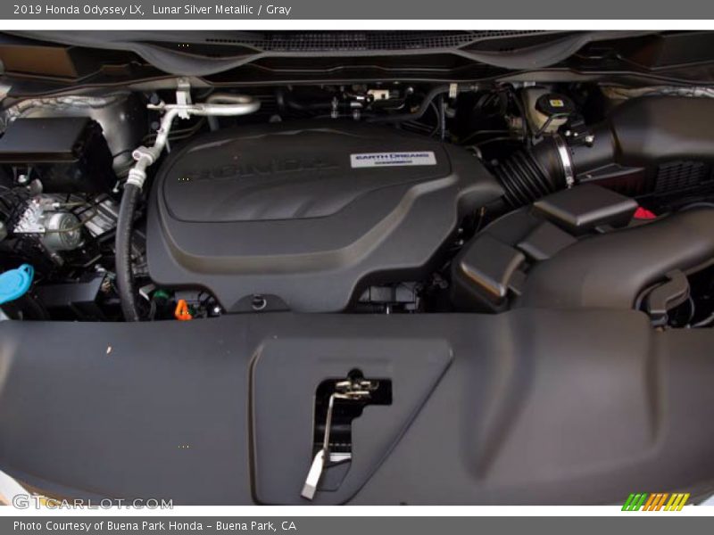 Lunar Silver Metallic / Gray 2019 Honda Odyssey LX