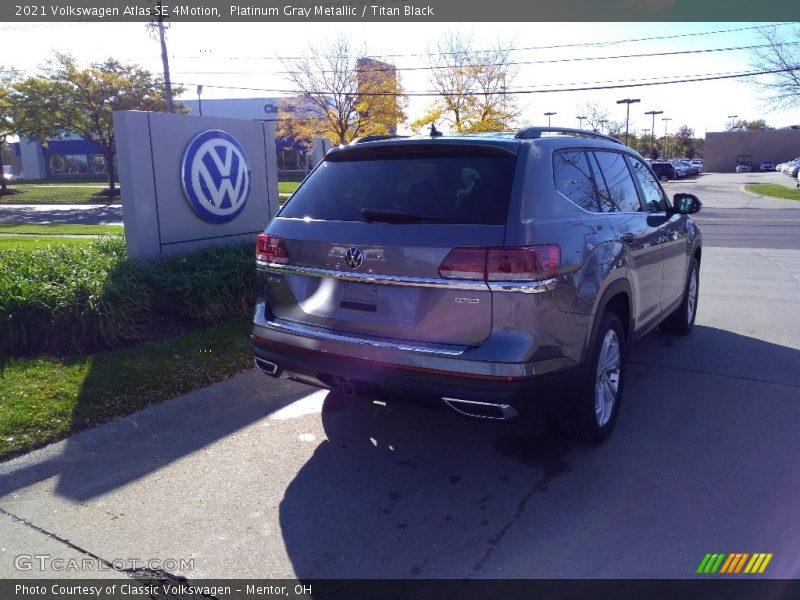 Platinum Gray Metallic / Titan Black 2021 Volkswagen Atlas SE 4Motion