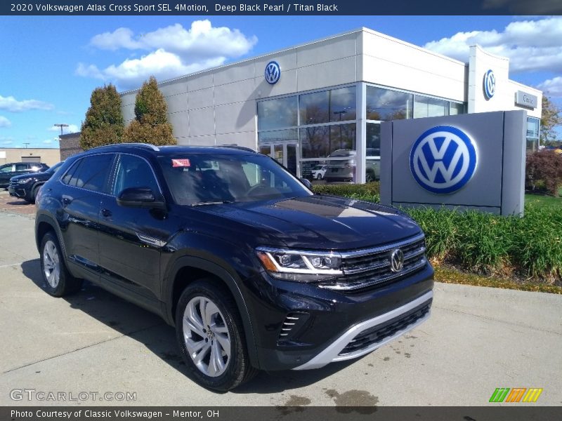 Front 3/4 View of 2020 Atlas Cross Sport SEL 4Motion