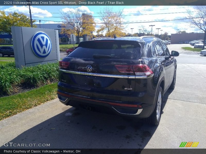 Deep Black Pearl / Titan Black 2020 Volkswagen Atlas Cross Sport SEL 4Motion