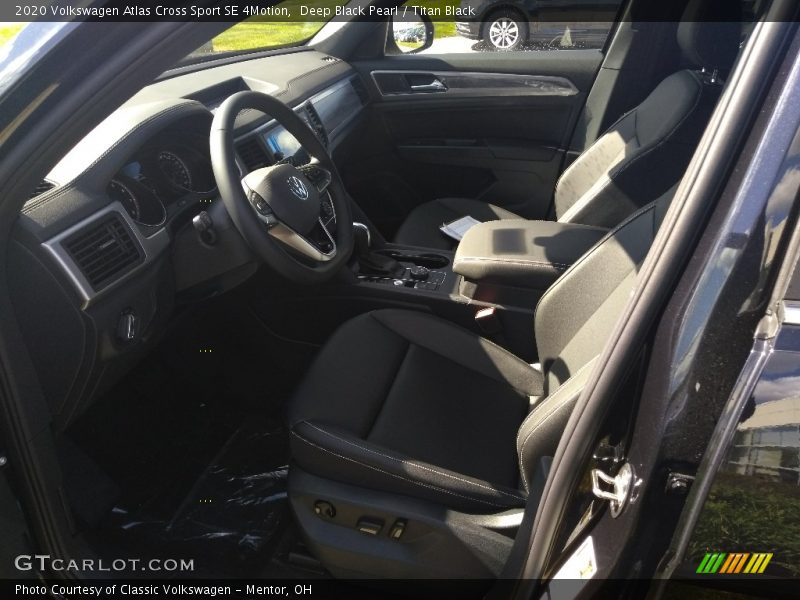 Deep Black Pearl / Titan Black 2020 Volkswagen Atlas Cross Sport SE 4Motion