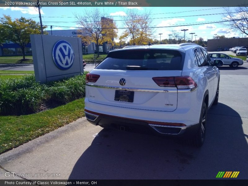 Pure White / Titan Black 2020 Volkswagen Atlas Cross Sport SEL 4Motion