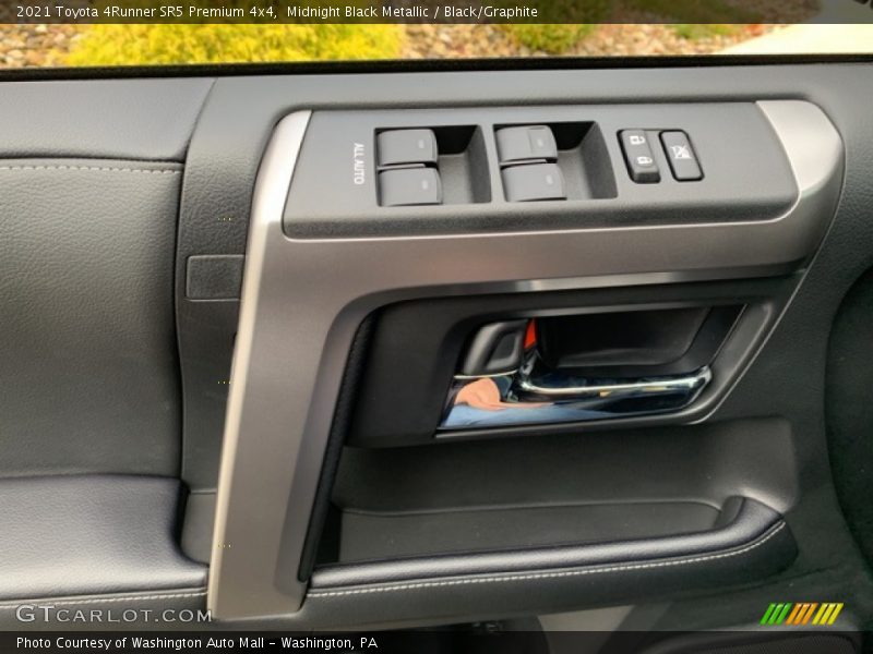 Midnight Black Metallic / Black/Graphite 2021 Toyota 4Runner SR5 Premium 4x4