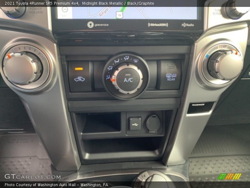 Midnight Black Metallic / Black/Graphite 2021 Toyota 4Runner SR5 Premium 4x4