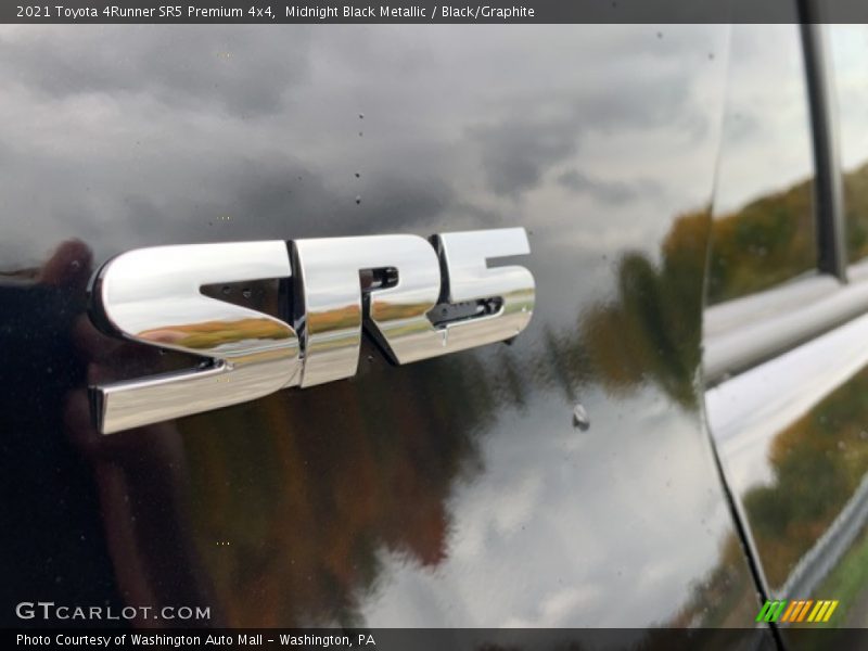 Midnight Black Metallic / Black/Graphite 2021 Toyota 4Runner SR5 Premium 4x4