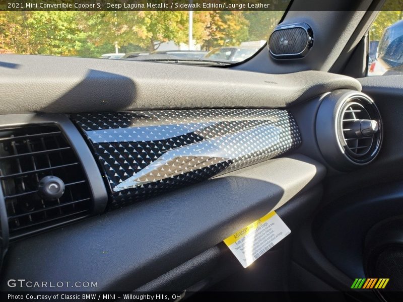 Dashboard of 2021 Convertible Cooper S