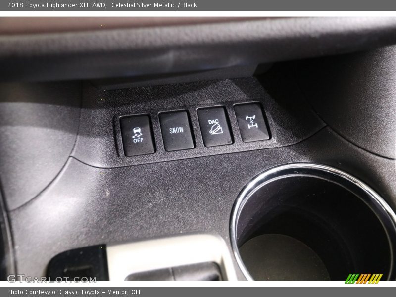 Celestial Silver Metallic / Black 2018 Toyota Highlander XLE AWD