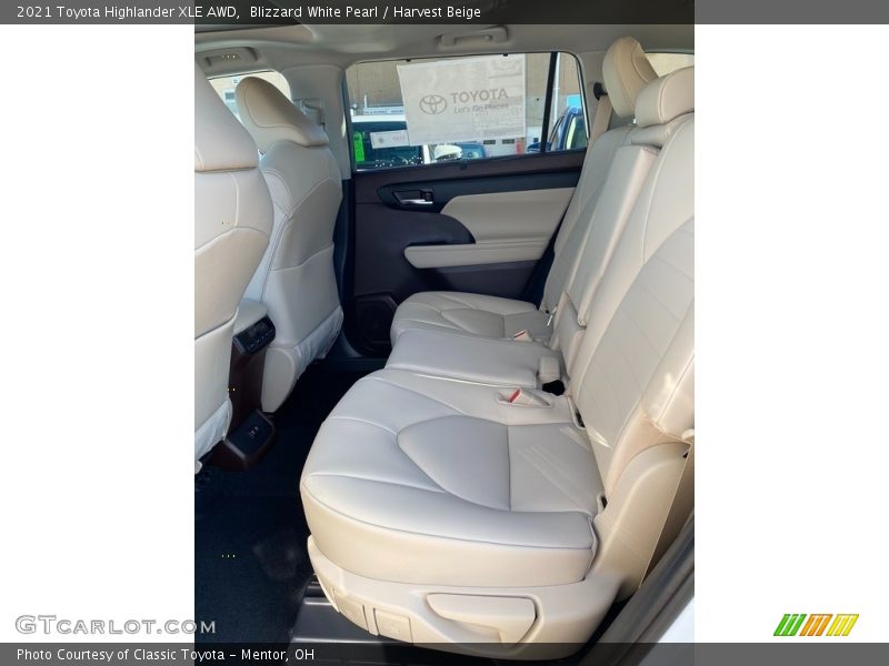 Blizzard White Pearl / Harvest Beige 2021 Toyota Highlander XLE AWD