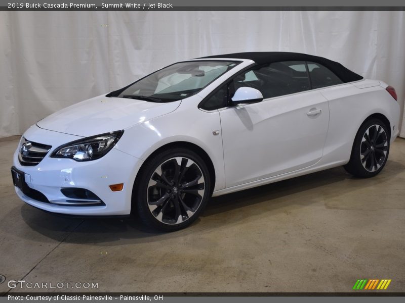 Front 3/4 View of 2019 Cascada Premium