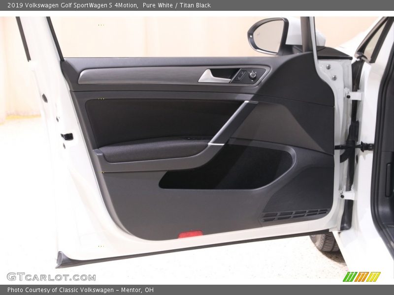 Pure White / Titan Black 2019 Volkswagen Golf SportWagen S 4Motion