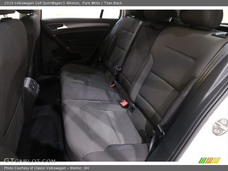 Pure White / Titan Black 2019 Volkswagen Golf SportWagen S 4Motion