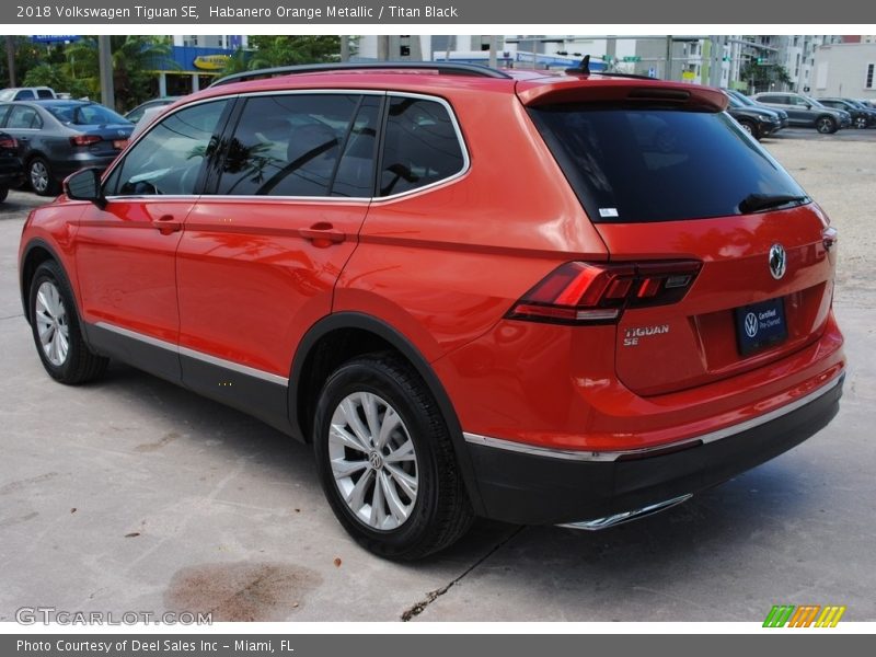 Habanero Orange Metallic / Titan Black 2018 Volkswagen Tiguan SE